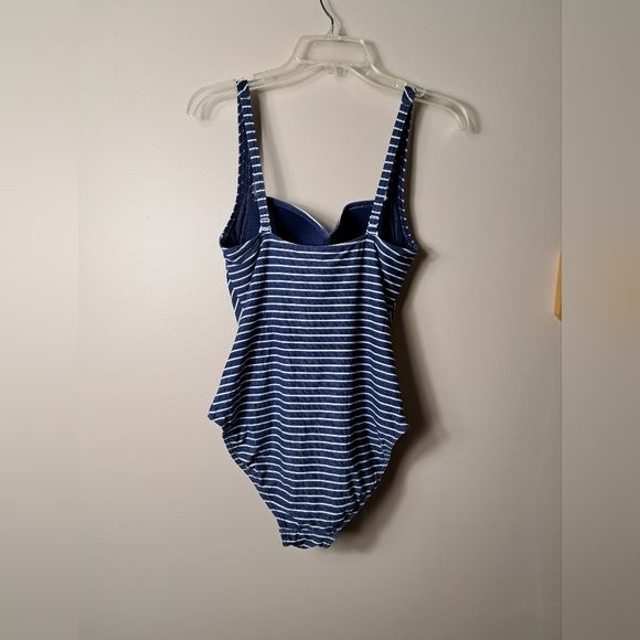 NipTuck Swim Size 8 One Piece Swimsuit Ruched Sides Multifit Bra Cup - Picture 4 of 11